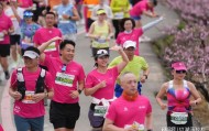 九游娱乐官方网站-别太当回事！马拉松不需要严肃认真的反思