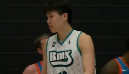 九游娱乐app下载-半场就拿两双！杨瀚森轻松虐菜，开拓者培养成果明显